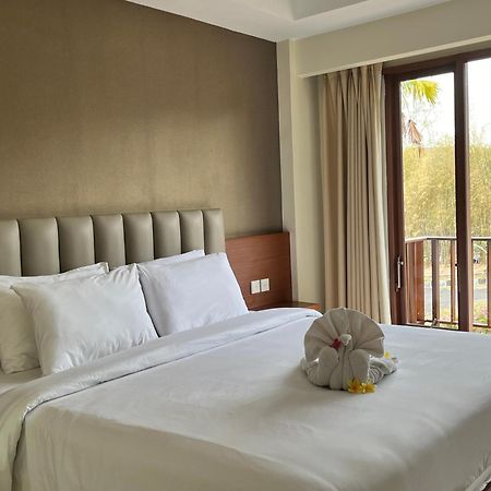 New Kuta Hotel By Lorin Улувату Экстерьер фото