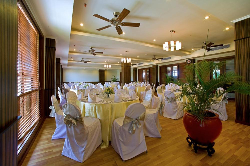 New Kuta Hotel By Lorin Улувату Экстерьер фото